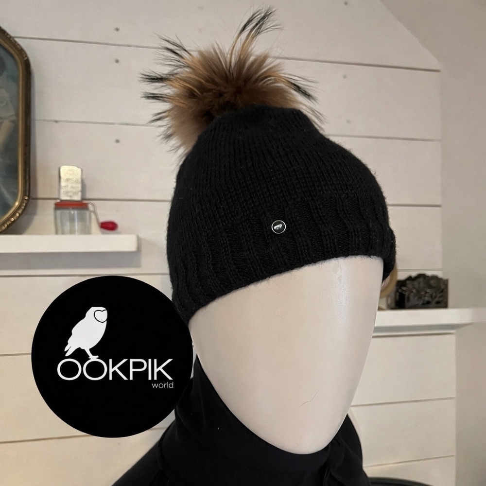 OOKPIK Black Knit Beanie with Fur Pom - Picture 1 of 8